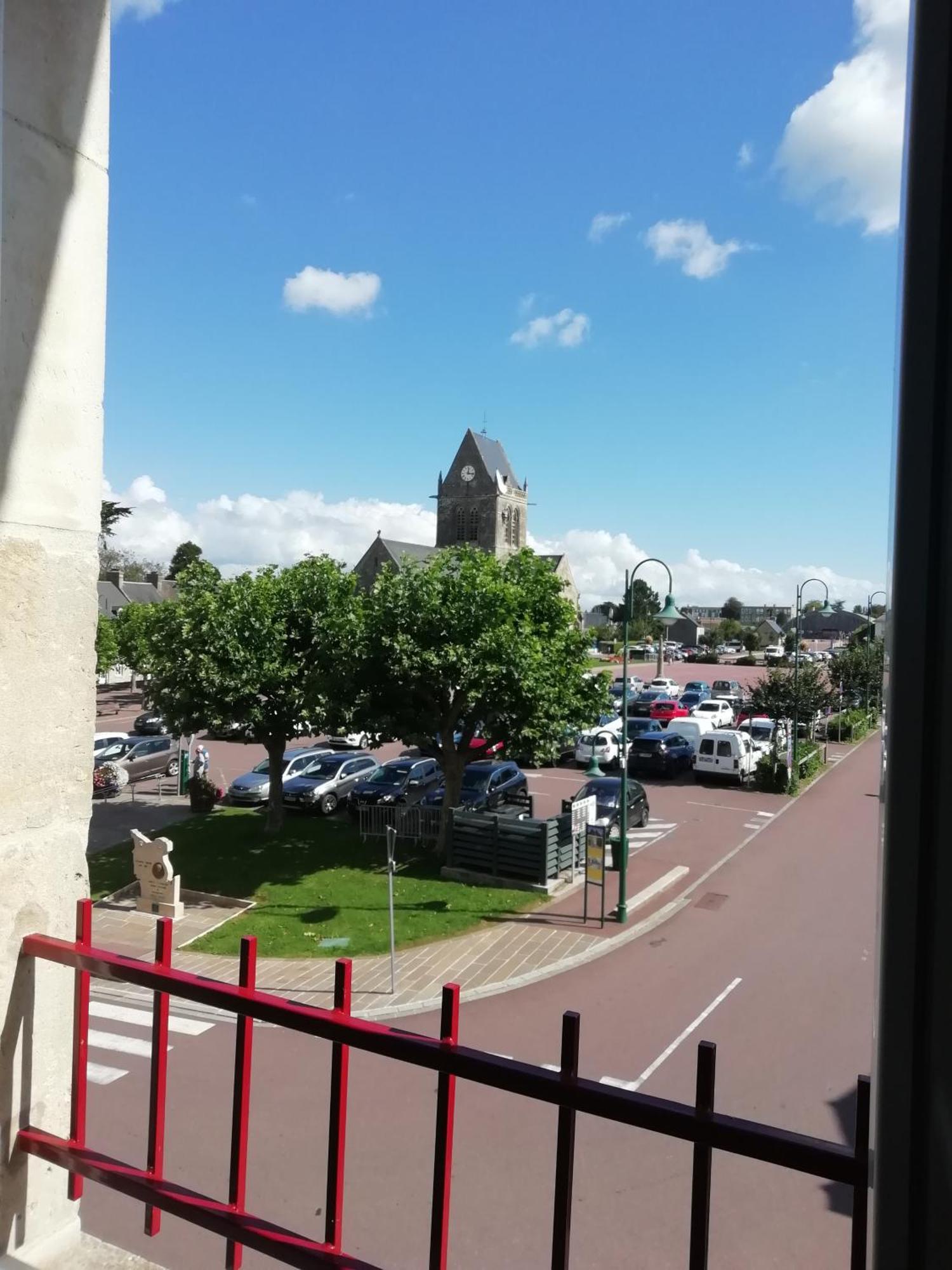 Gite Le Jour J Sainte-Mere-Eglise Bagian luar foto